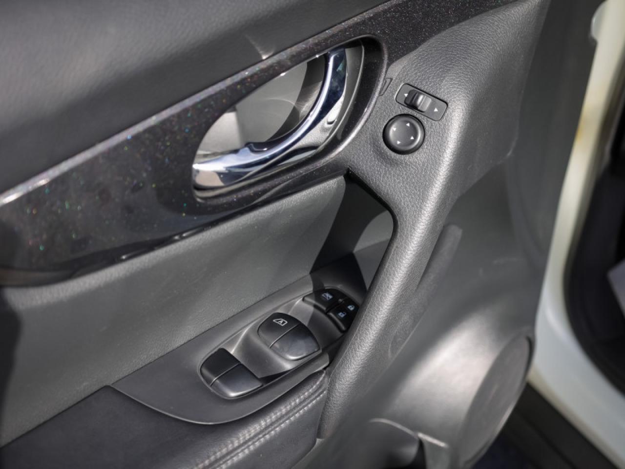 2017 Nissan Rogue S  -  SiriusXM - $194 B/W Photo