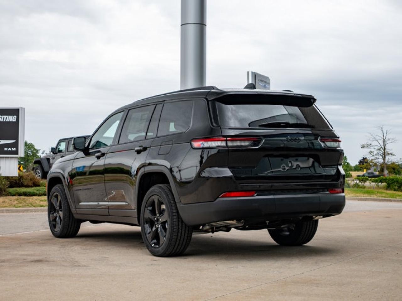 2025 Jeep Grand Cherokee L ALTITUDE Photo