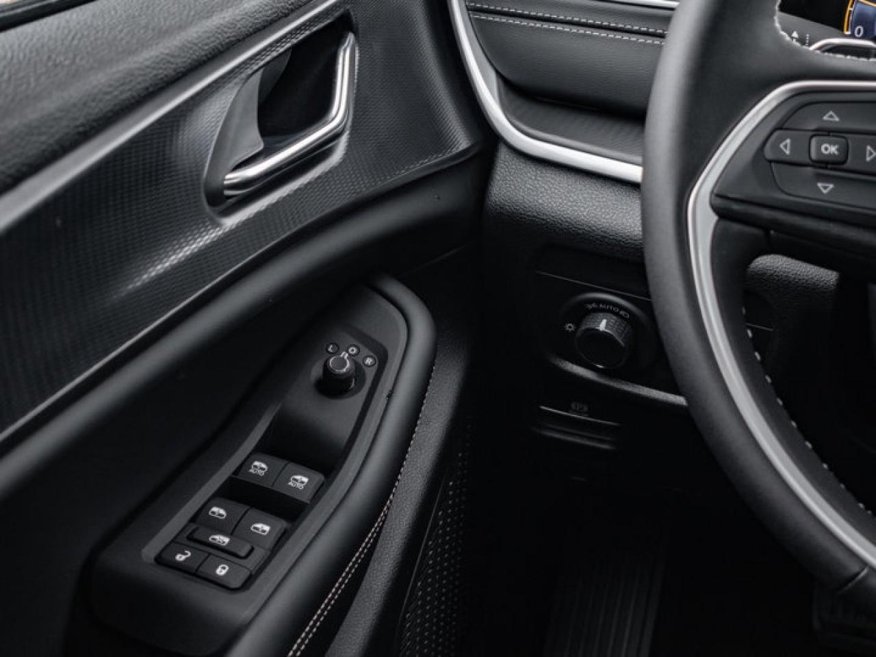 2025 Jeep Grand Cherokee L ALTITUDE Photo