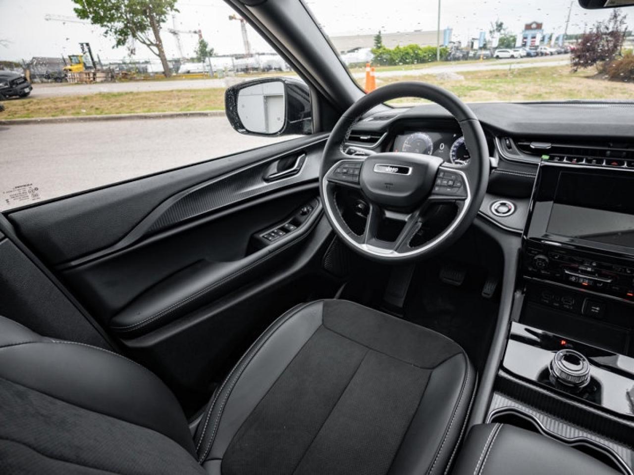 2025 Jeep Grand Cherokee L ALTITUDE Photo