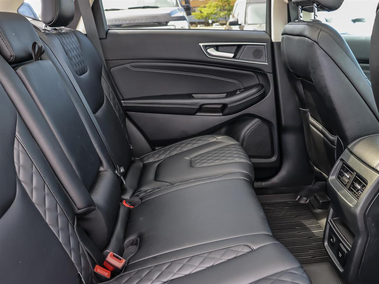 2024 Ford Edge Titanium Roof | Apple Car Play | Navigation | Heated Steering Wheel | Photo