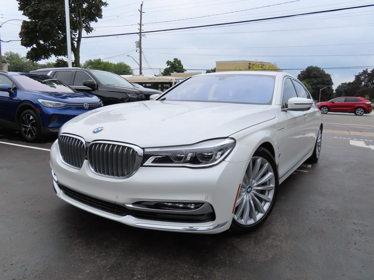 2017 BMW 7 Series 740Le XDrive AWD - Hybrid - Navi - Leather !! Photo3