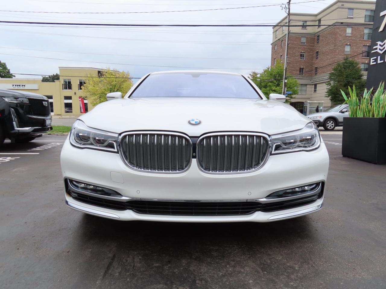 2017 BMW 7 Series 740Le XDrive AWD - Hybrid - Navi - Leather !! Photo2