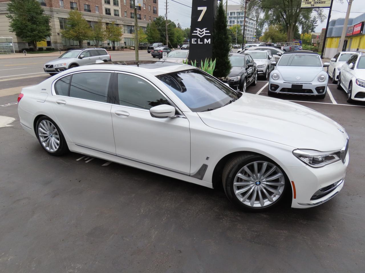 2017 BMW 7 Series 740Le XDrive AWD - Hybrid - Navi - Leather !! Photo