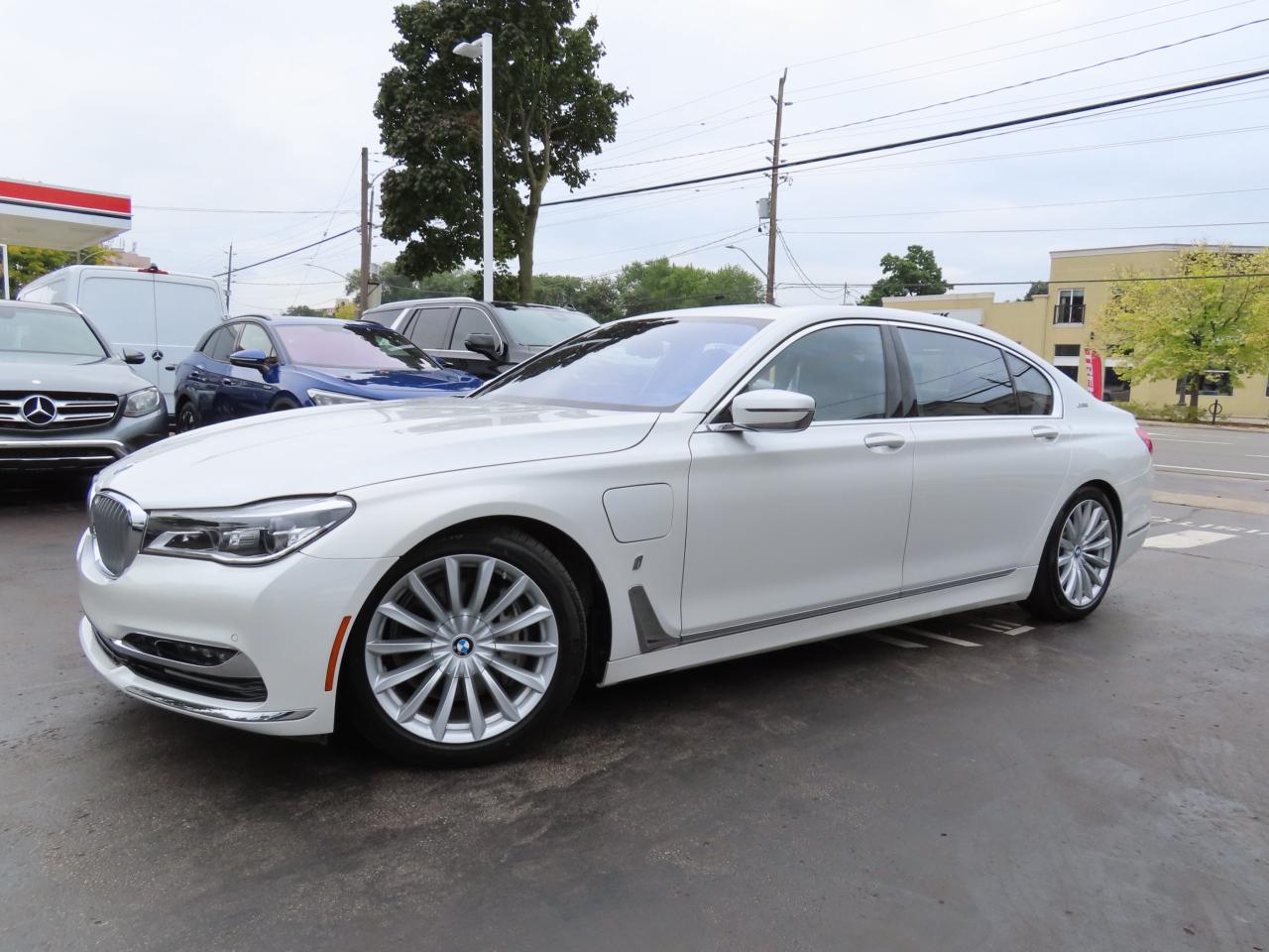 2017 BMW 7 Series 740Le XDrive AWD - Hybrid - Navi - Leather !! Photo