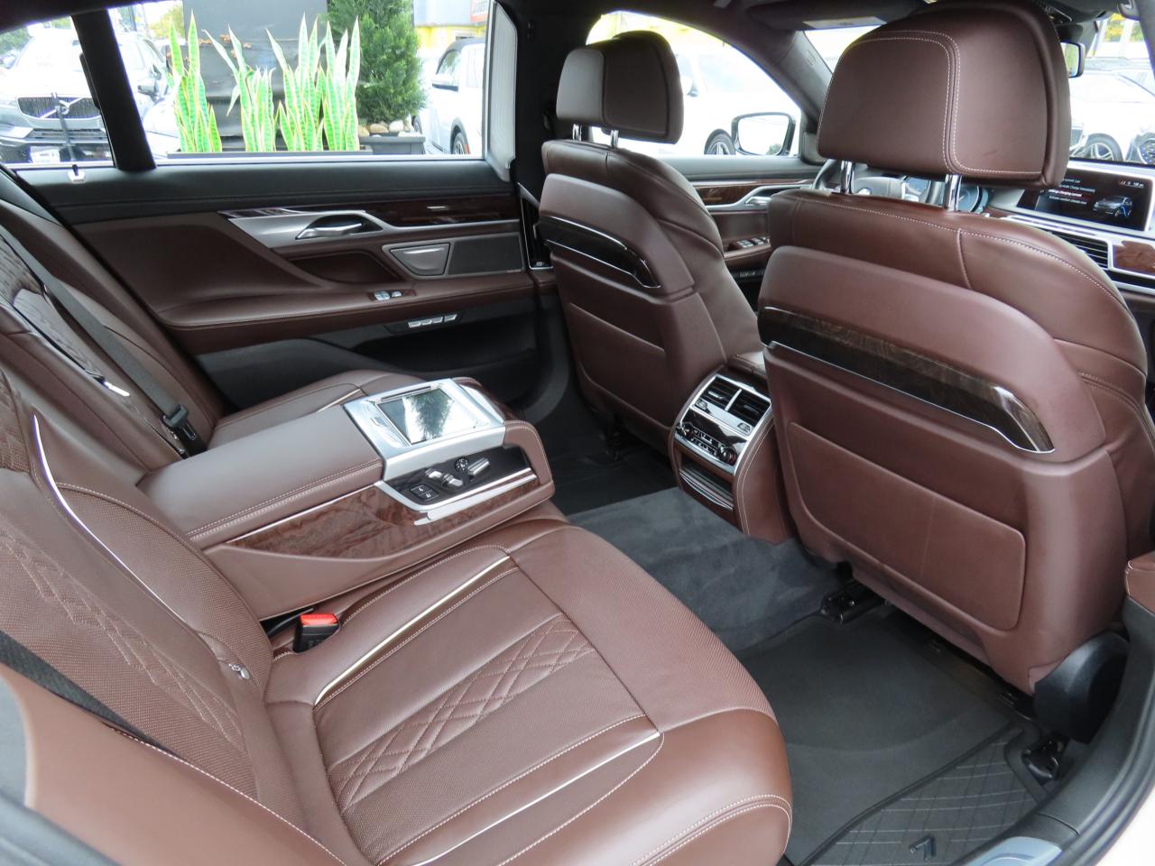 2017 BMW 7 Series 740Le XDrive AWD - Hybrid - Navi - Leather !! Photo