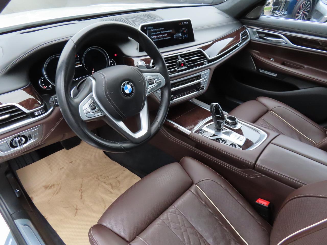 2017 BMW 7 Series 740Le XDrive AWD - Hybrid - Navi - Leather !! Photo