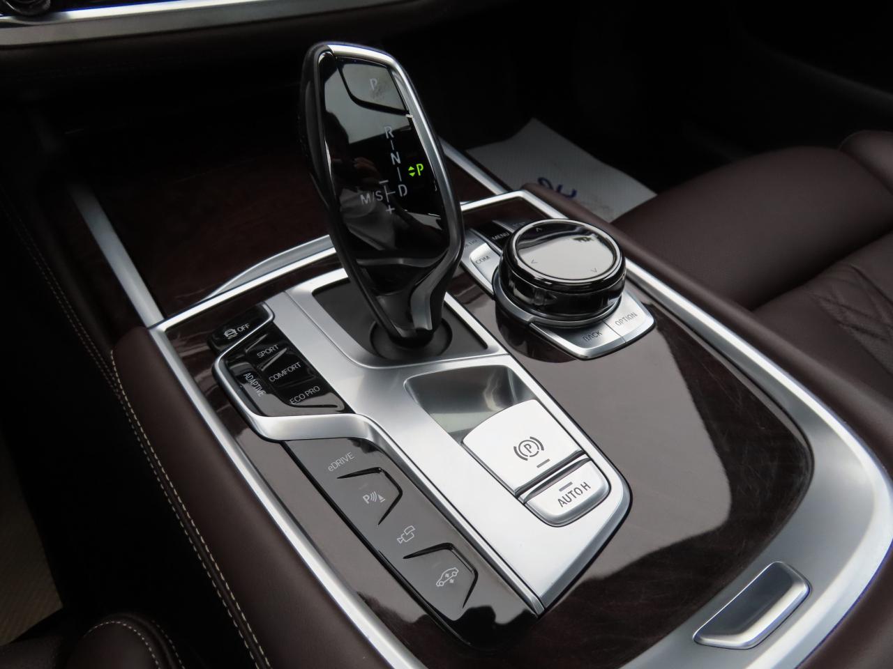 2017 BMW 7 Series 740Le XDrive AWD - Hybrid - Navi - Leather !! Photo