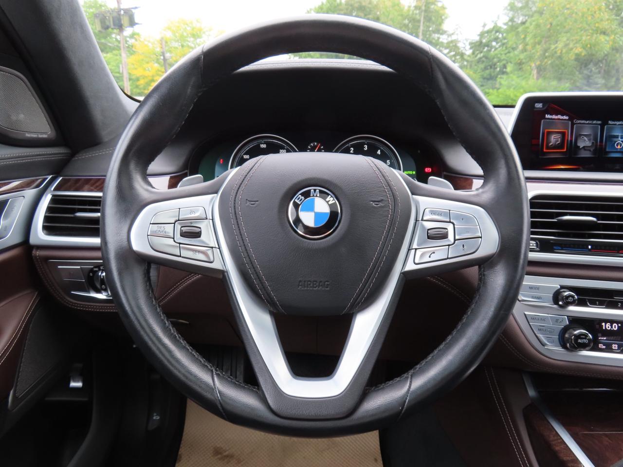 2017 BMW 7 Series 740Le XDrive AWD - Hybrid - Navi - Leather !! Photo