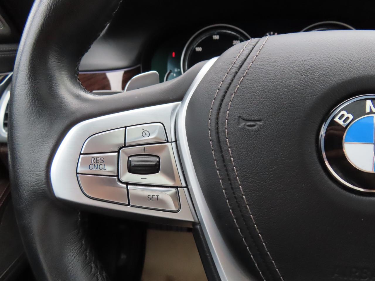 2017 BMW 7 Series 740Le XDrive AWD - Hybrid - Navi - Leather !! Photo