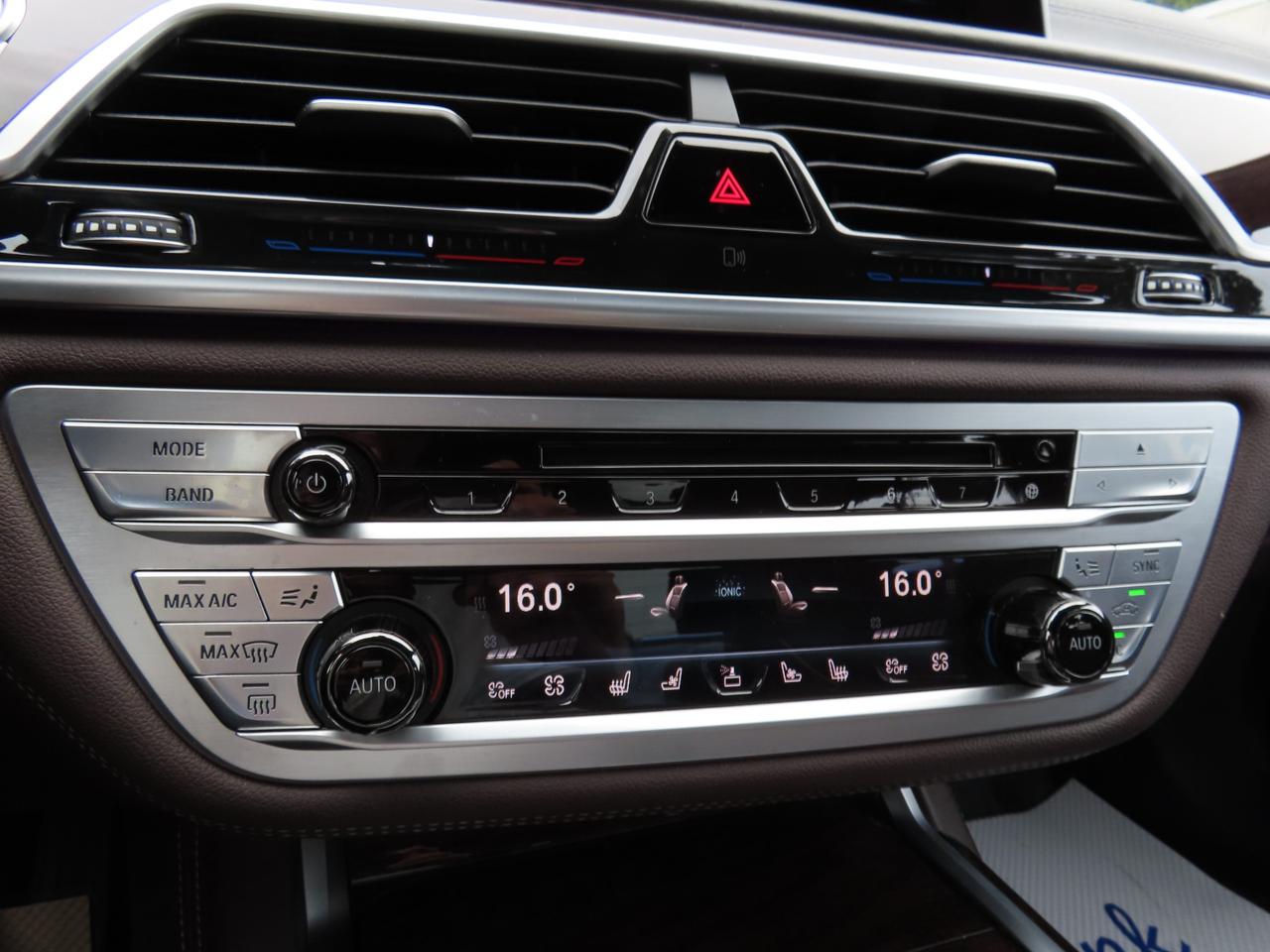 2017 BMW 7 Series 740Le XDrive AWD - Hybrid - Navi - Leather !! Photo