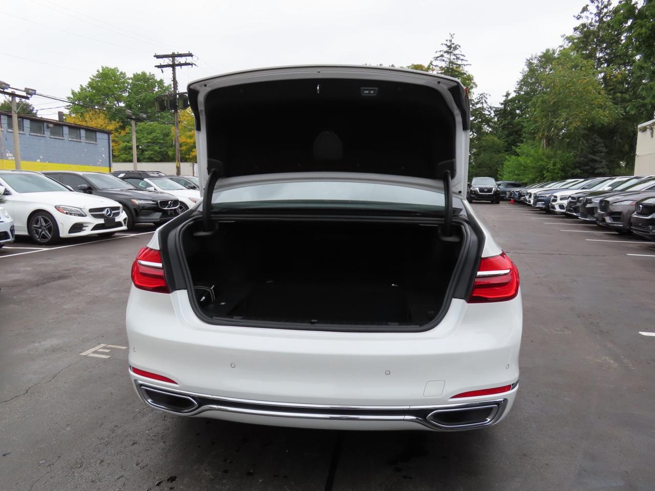 2017 BMW 7 Series 740Le XDrive AWD - Hybrid - Navi - Leather !! Photo