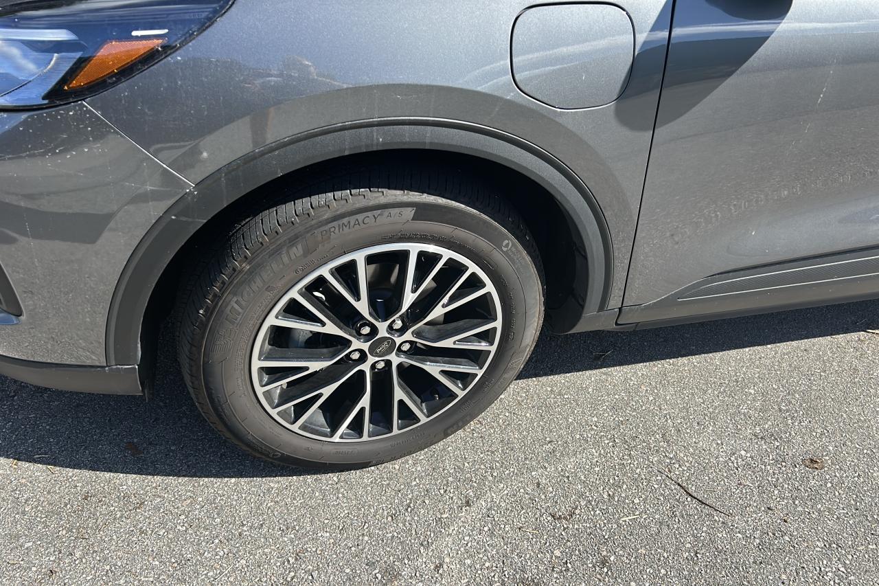 2023 Ford Escape PHEV - Photo #2