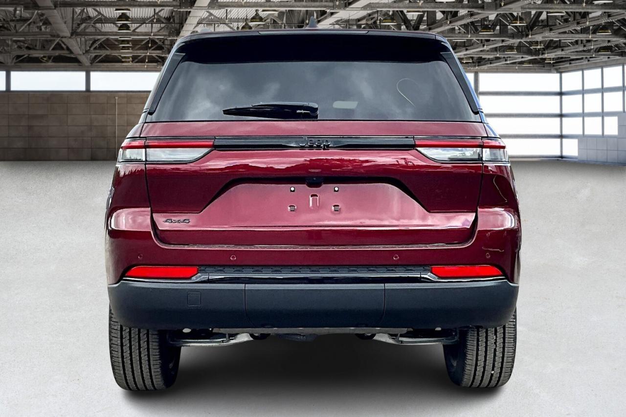 2025 Jeep Grand Cherokee ALTITUDE 4X4 | Leather | Power Sunroof | Tow Pkg Photo