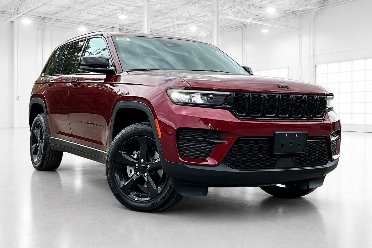 2025 Jeep Grand Cherokee ALTITUDE 4X4 | Leather | Power Sunroof | Tow Pkg Photo