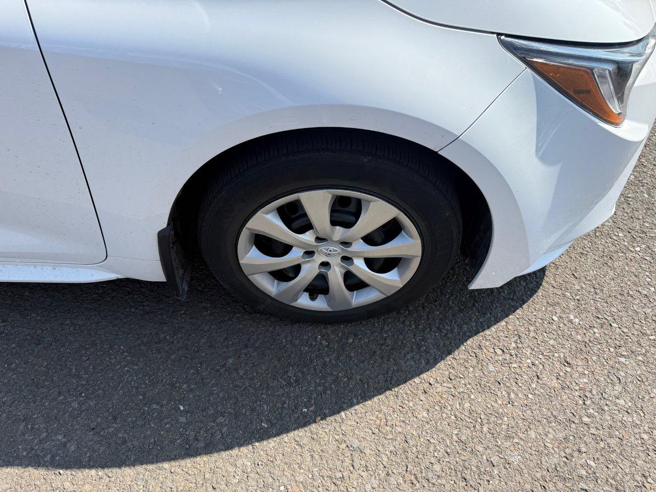 2023 Toyota Corolla LE Photo3