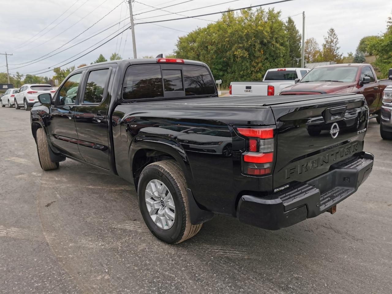 2022 Nissan Frontier SV - Photo #3