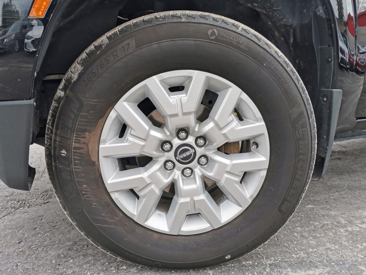 2022 Nissan Frontier SV - Photo #9