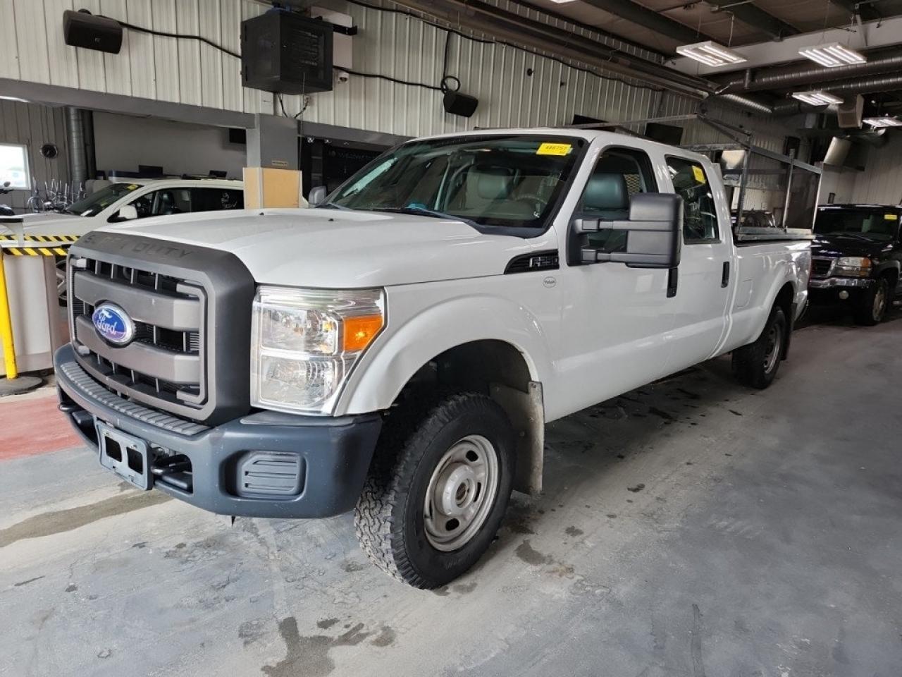 Used 2011 Ford F-250 XL 4x4 SD Super Cab 6.75 ft. box 142 in. WB SRW Automatic for sale in Winnipeg, MB