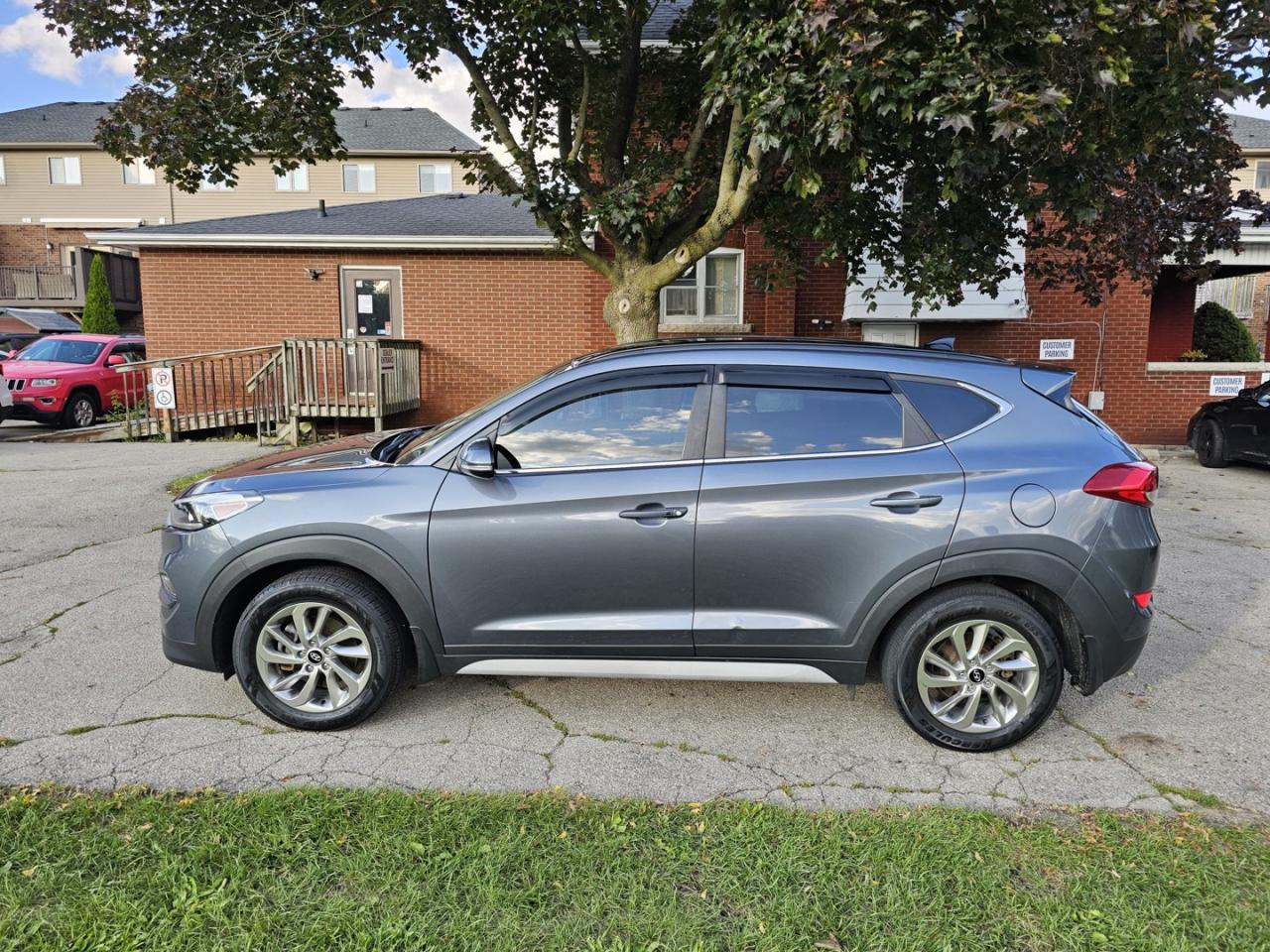 2017 Hyundai Tucson Luxury AWD *Leather/Sunroof/Navigation Photo2