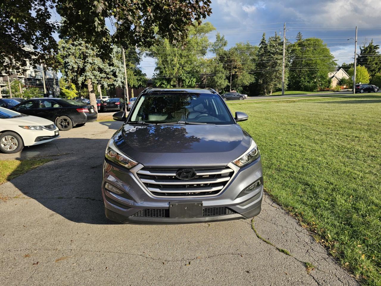 2017 Hyundai Tucson Luxury AWD *Leather/Sunroof/Navigation - Photo #2
