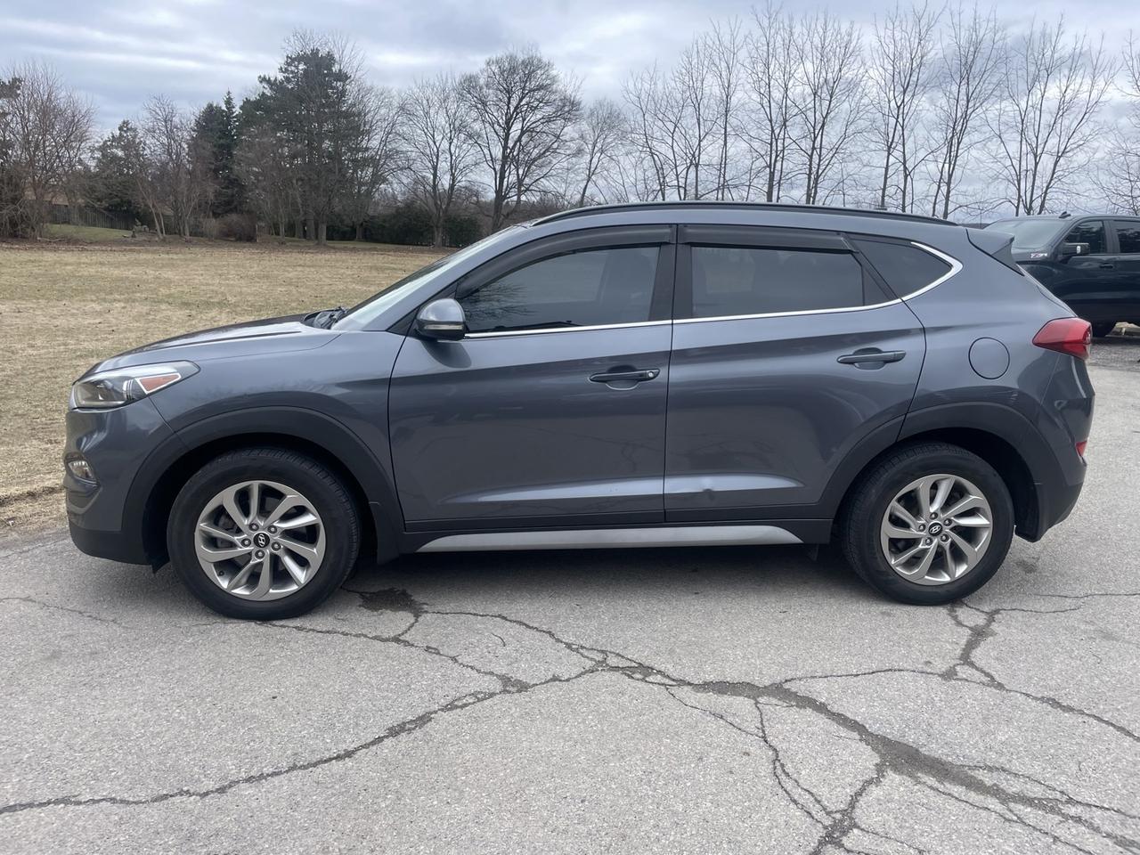 2017 Hyundai Tucson Luxury AWD *Leather/Sunroof/Navigation Photo2