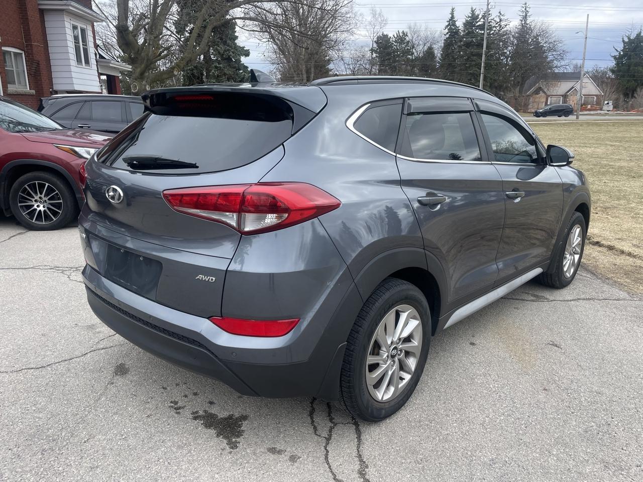 2017 Hyundai Tucson Luxury AWD *Leather/Sunroof/Navigation Photo