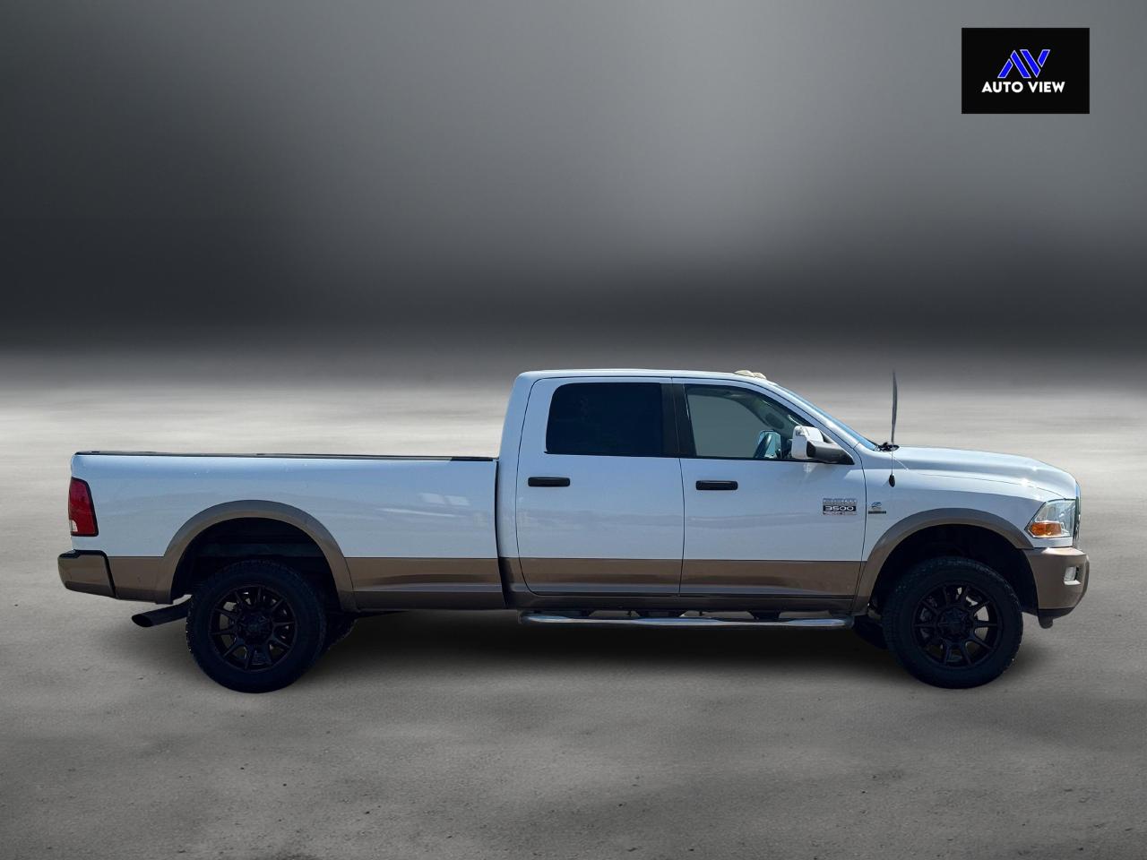 2012 RAM 3500 SLT **PRE-DEF MODEL** Photo3