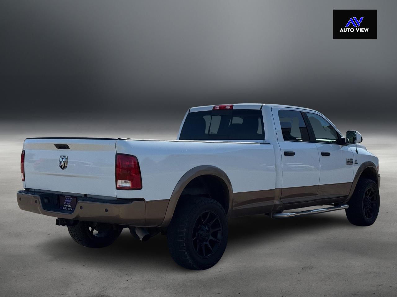 2012 RAM 3500 SLT **PRE-DEF MODEL** - Photo #5