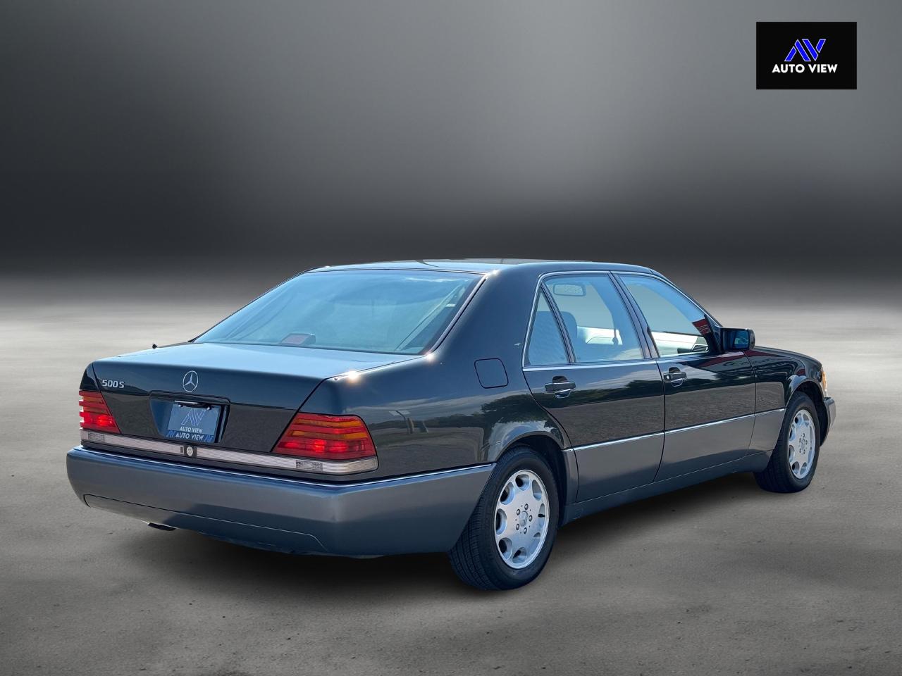 1993 Mercedes-Benz S-Class 500SEL **SUPER LOW KM'S** - Photo #5