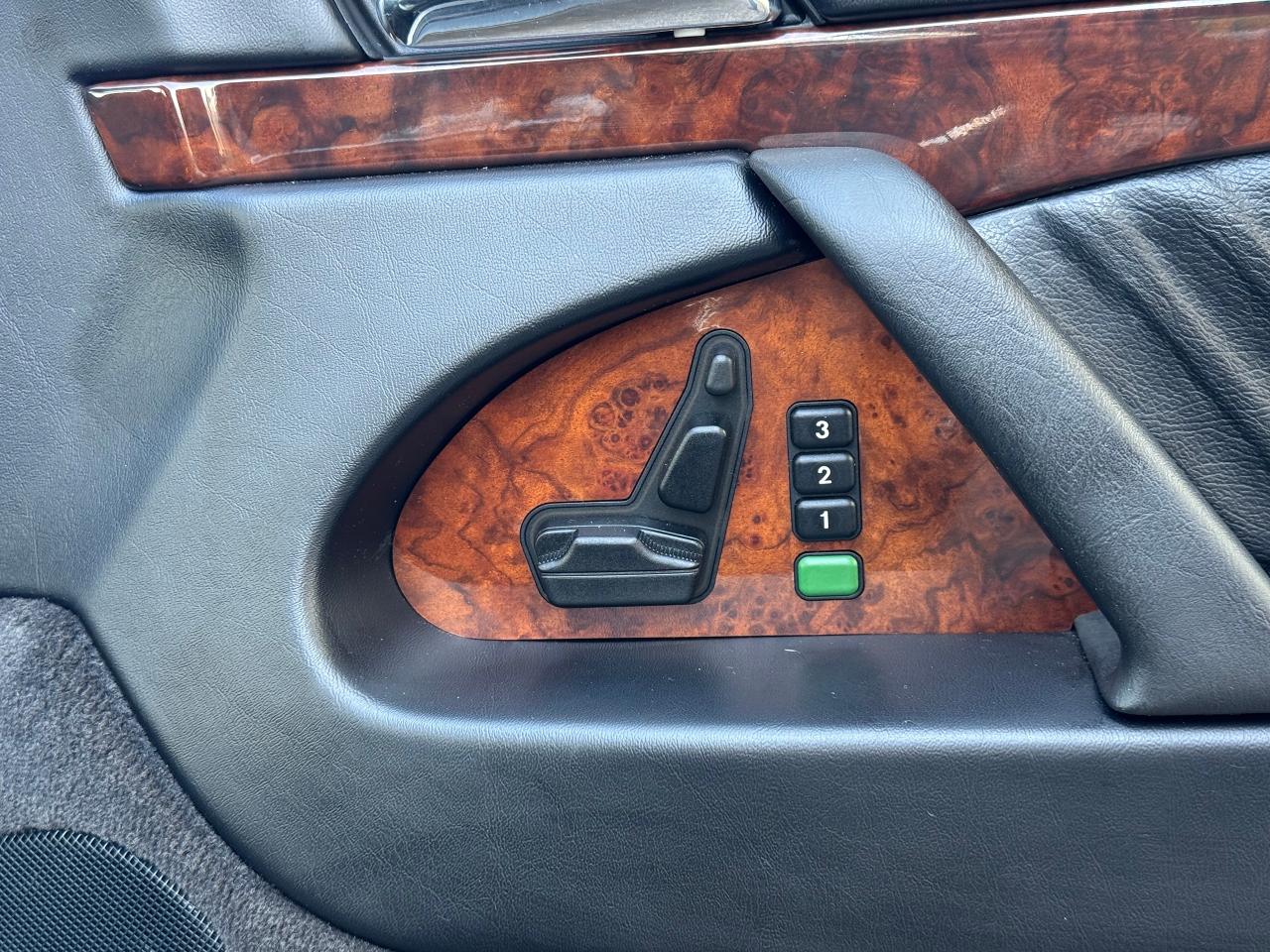 1993 Mercedes-Benz S-Class 500SEL **SUPER LOW KM'S** - Photo #39