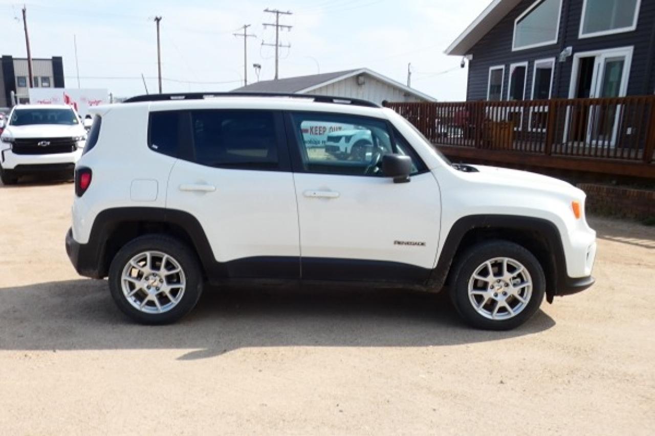 2023 Jeep Renegade North 4x4 w/Htd cloth, BUC - Photo #5