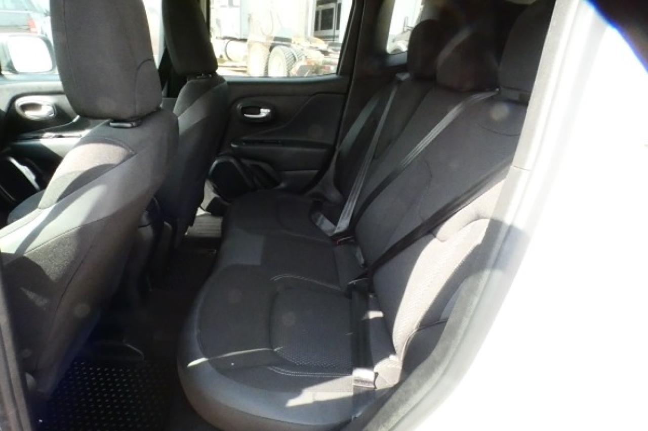 2023 Jeep Renegade North 4x4 w/Htd cloth, BUC - Photo #10