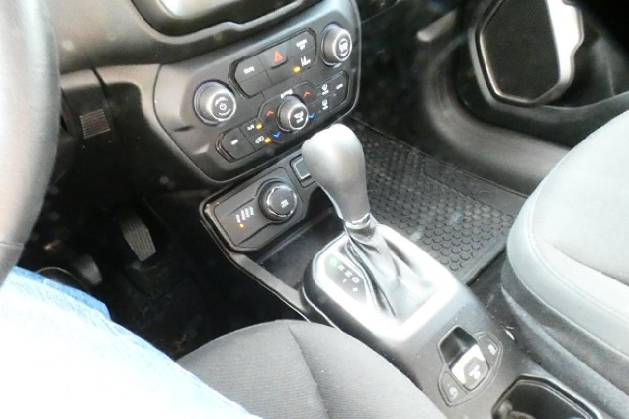 2023 Jeep Renegade North 4x4 w/Htd cloth, BUC - Photo #16