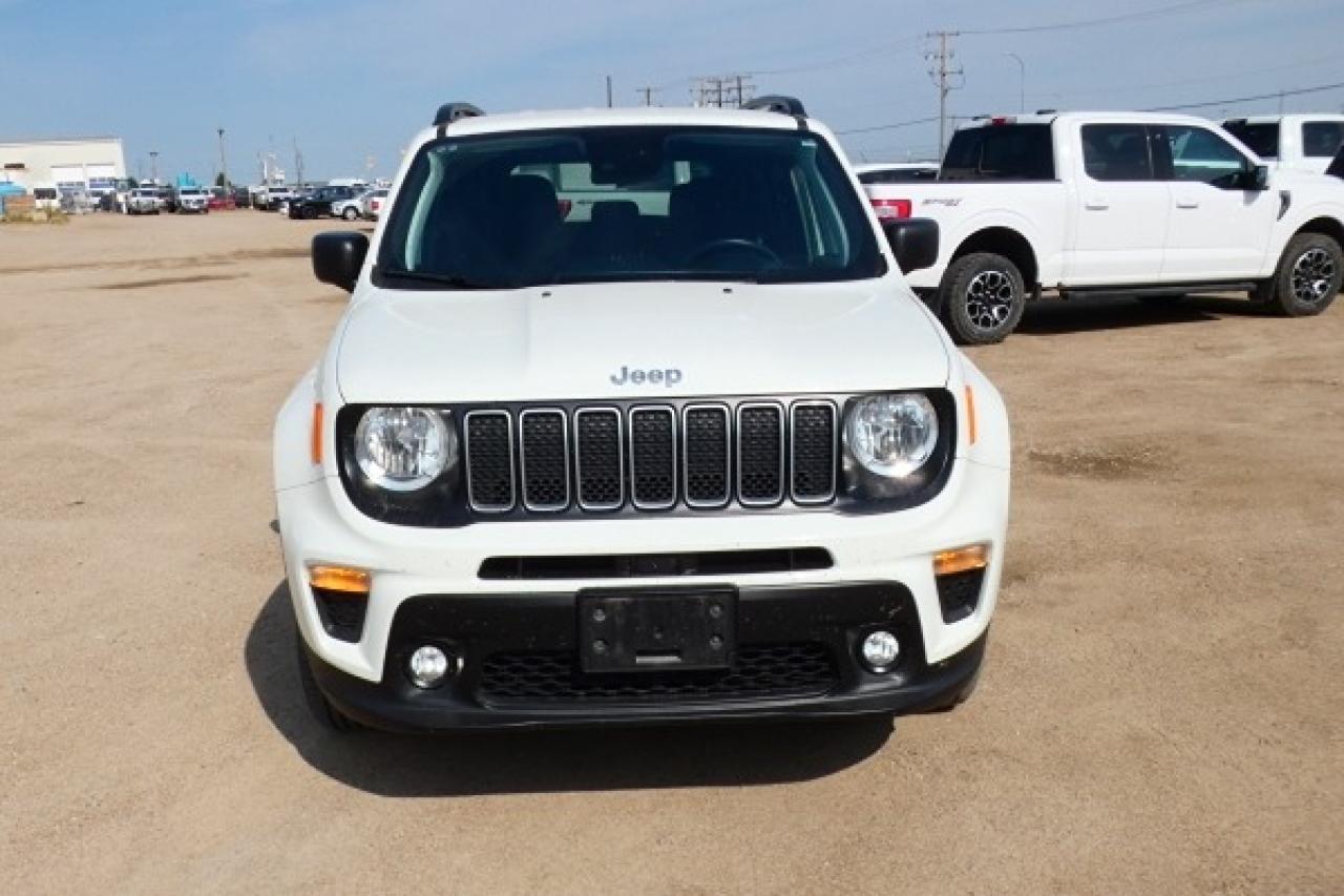 2023 Jeep Renegade North 4x4 w/Htd cloth, BUC - Photo #3