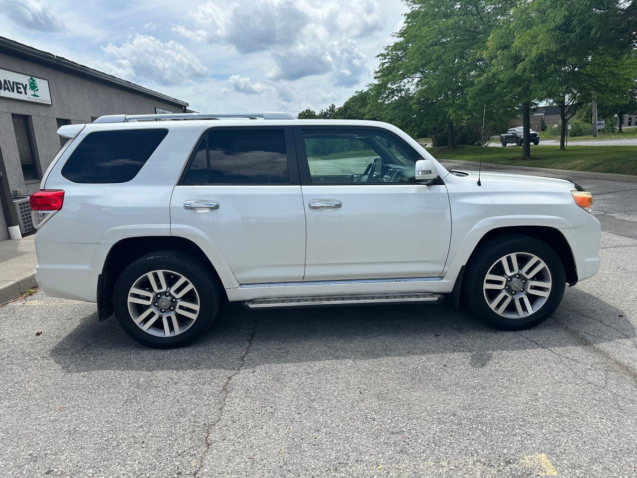 2011 Toyota 4Runner SR5 PREMIUM..4WD..V6..NO ACCIDENTS..CERTIFIED ! Photo3