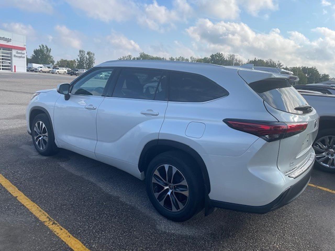 2022 Toyota Highlander XLE Photo
