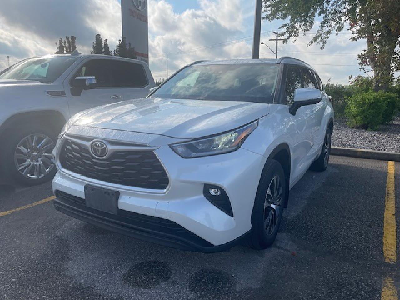 Used 2022 Toyota Highlander XLE for sale in Portage la Prairie, MB