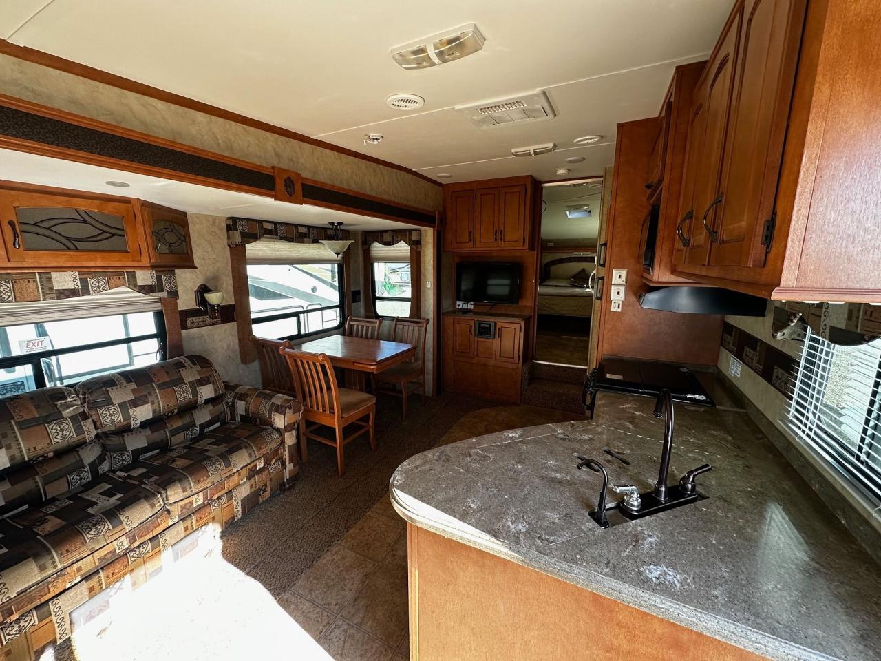 2012 Gulf Stream Coach  Canyon Trail 27FRBW 