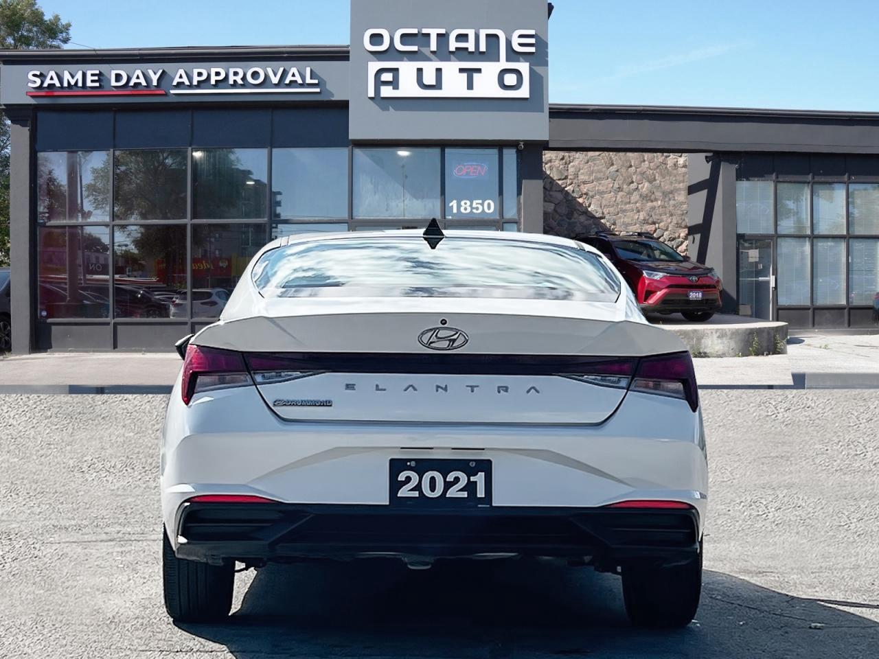 2021 Hyundai Elantra Preferred IVT Photo4