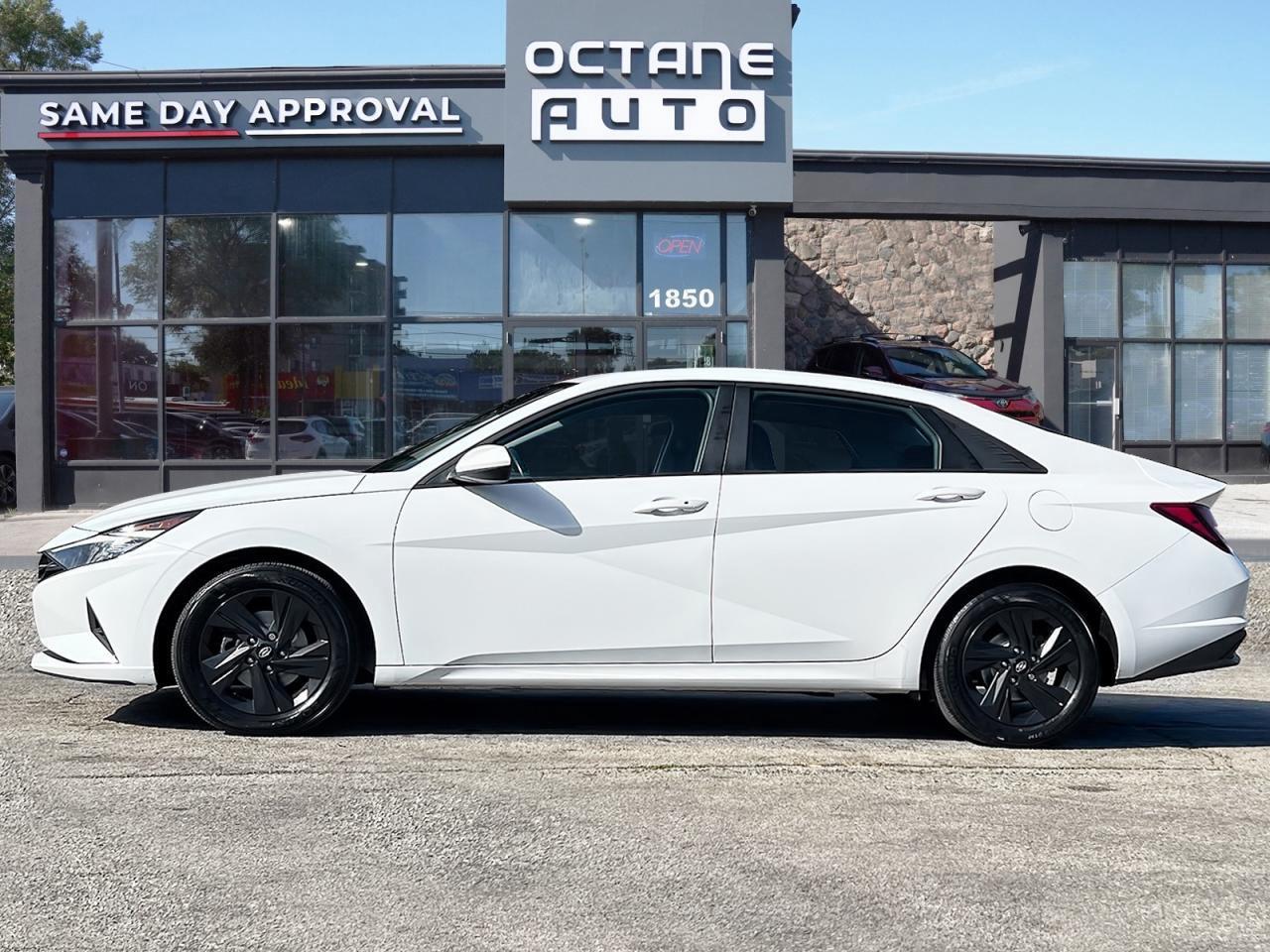 2021 Hyundai Elantra Preferred IVT Photo2