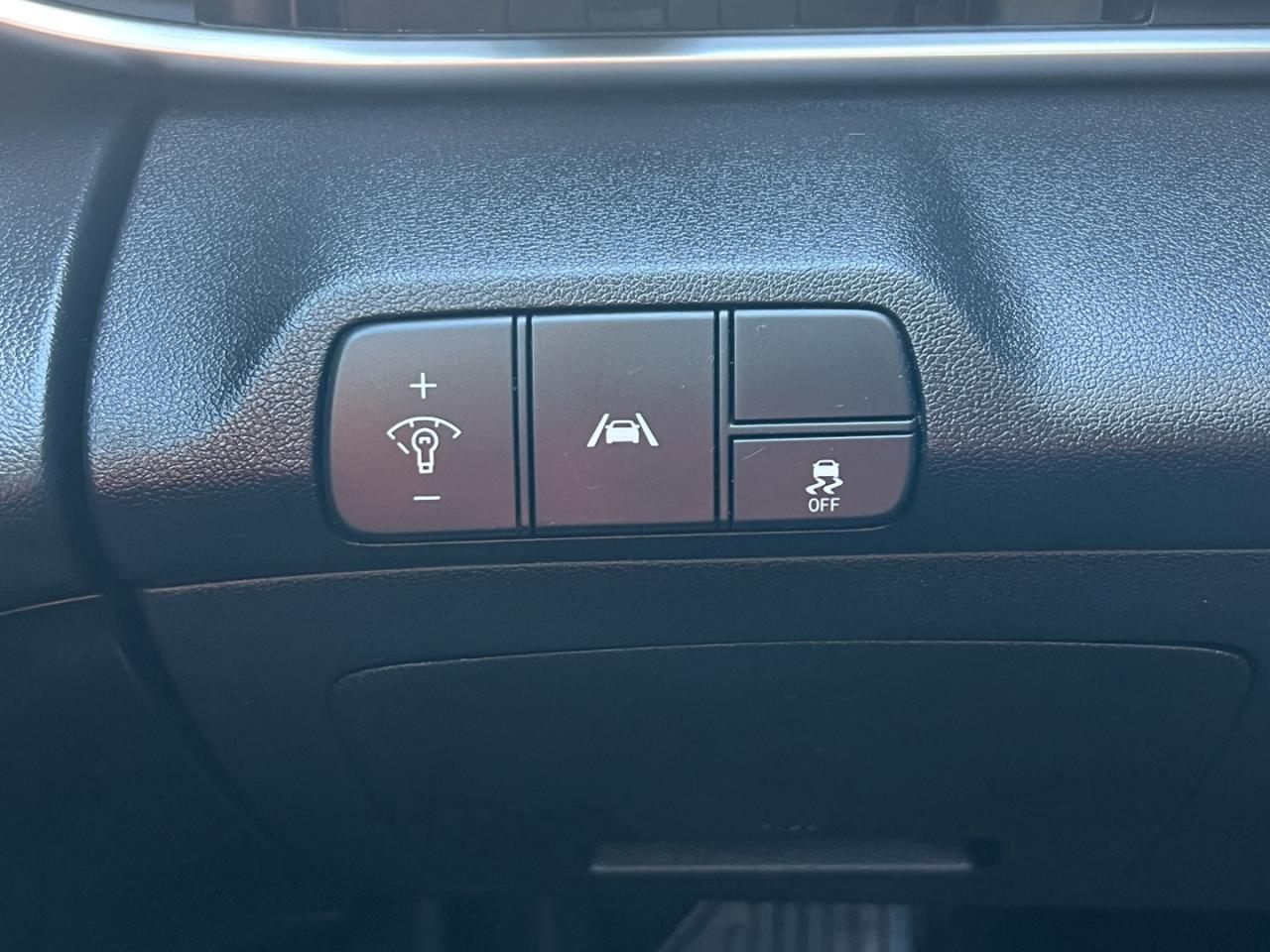 2021 Hyundai Elantra Preferred IVT Photo