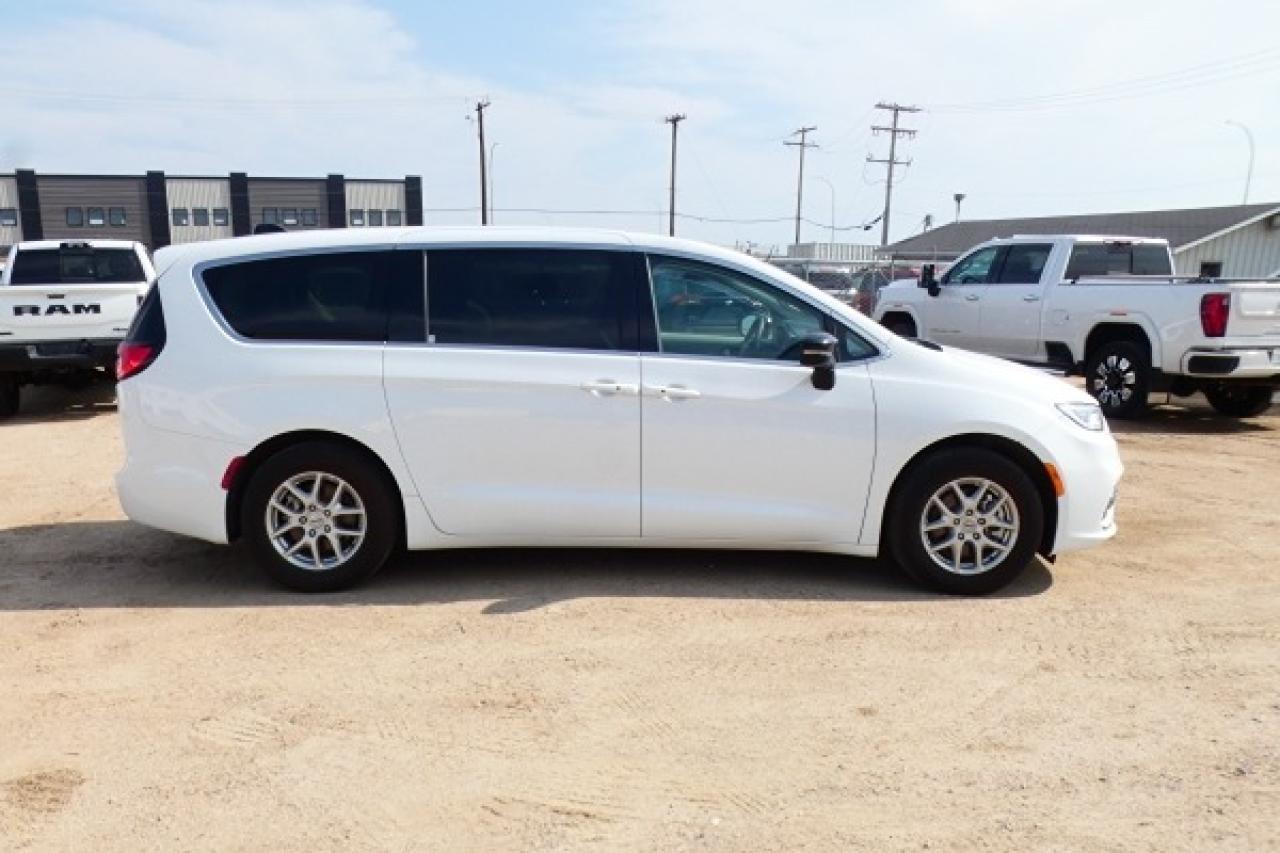 2024 Chrysler Pacifica Touring-L FWD w/Htd Leather, BUC - Photo #5