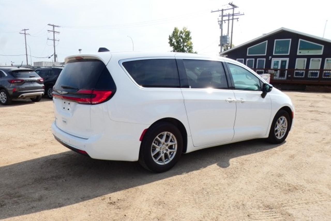 2024 Chrysler Pacifica Touring-L FWD w/Htd Leather, BUC - Photo #6