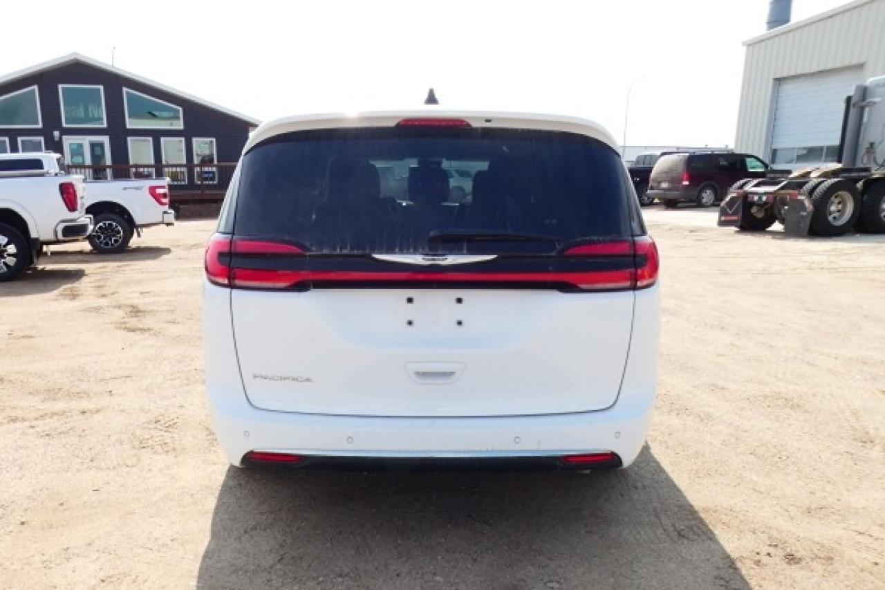 2024 Chrysler Pacifica Touring-L FWD w/Htd Leather, BUC - Photo #7