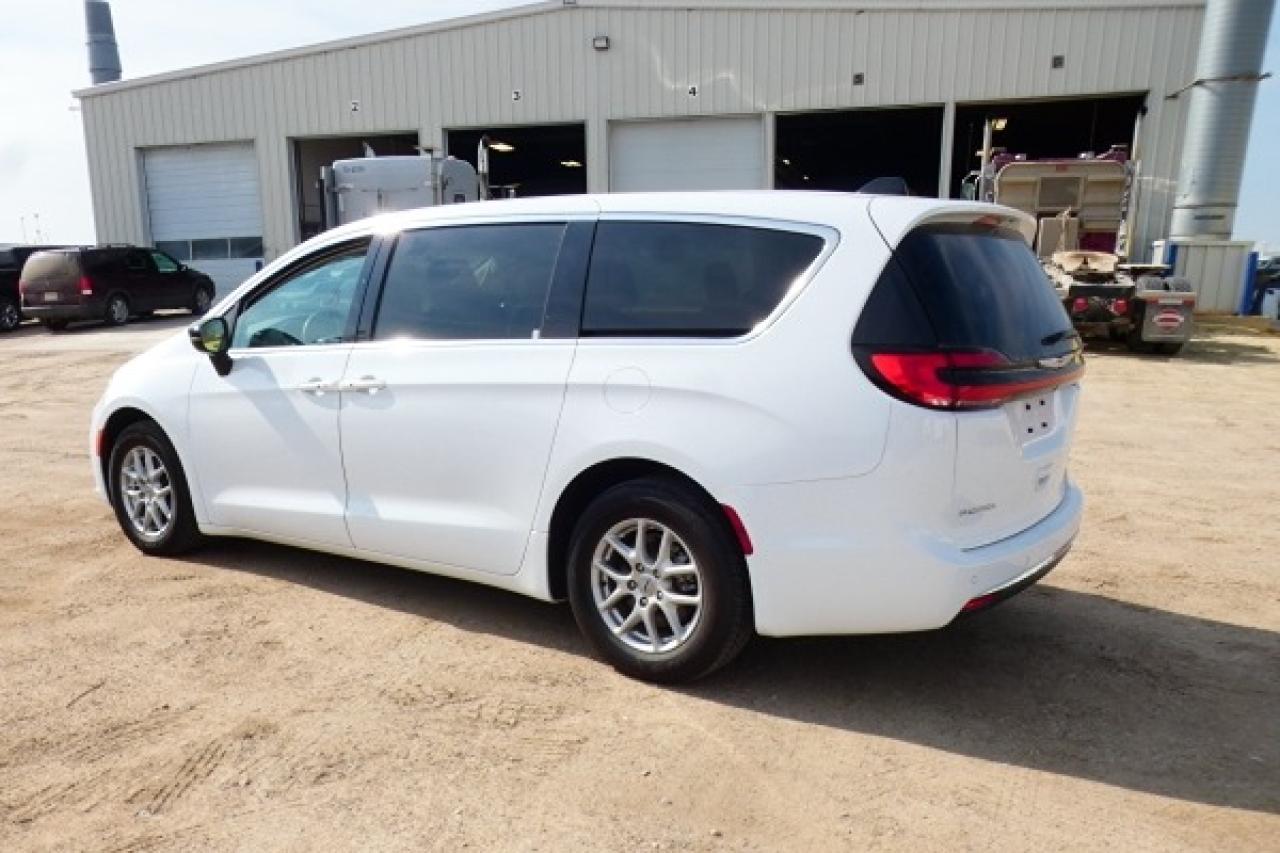 2024 Chrysler Pacifica Touring-L FWD w/Htd Leather, BUC - Photo #8