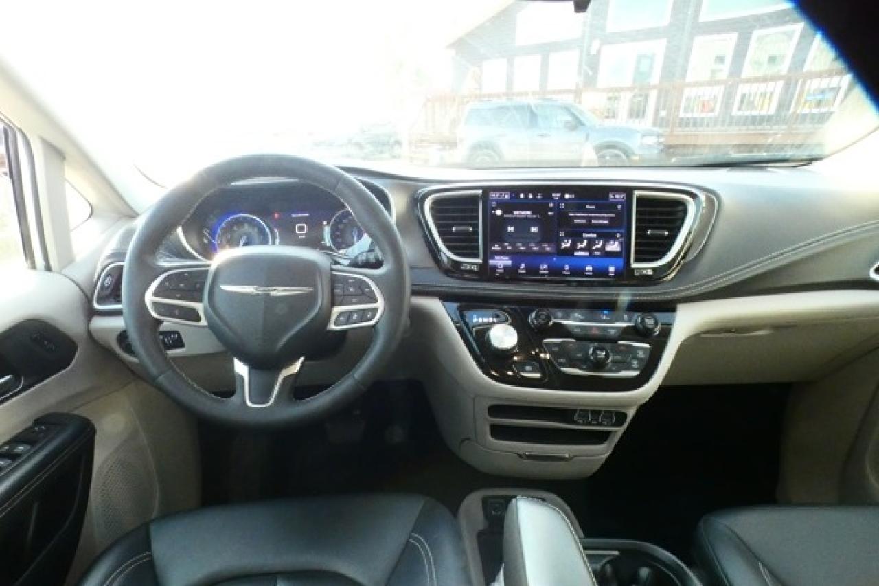 2024 Chrysler Pacifica Touring-L FWD w/Htd Leather, BUC - Photo #12