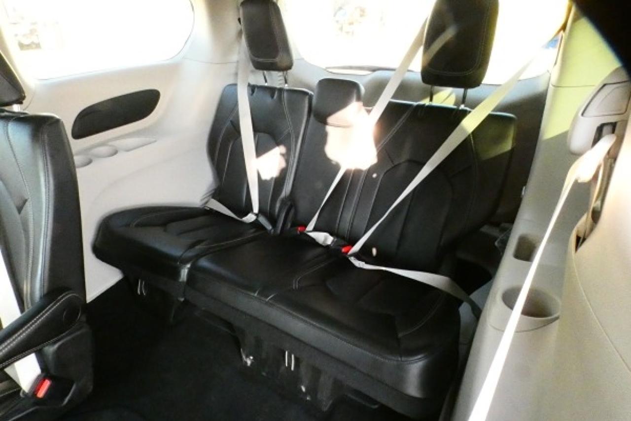 2024 Chrysler Pacifica Touring-L FWD w/Htd Leather, BUC - Photo #9