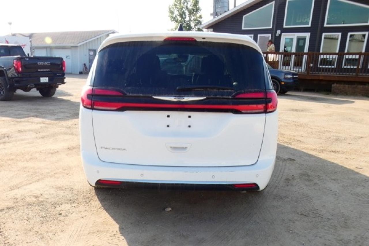 2024 Chrysler Pacifica Touring-L FWD w/Htd Leather, BUC - Photo #7