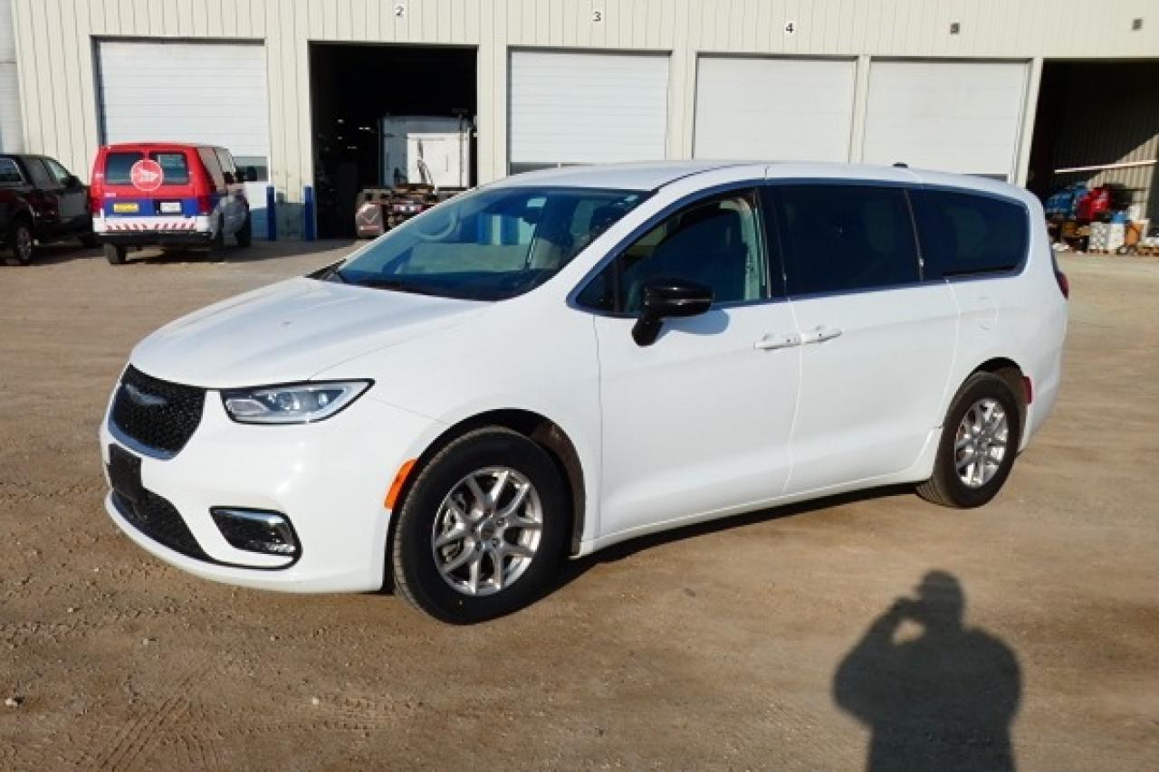 2024 Chrysler Pacifica Touring-L FWD w/Htd Leather, BUC - Photo #2